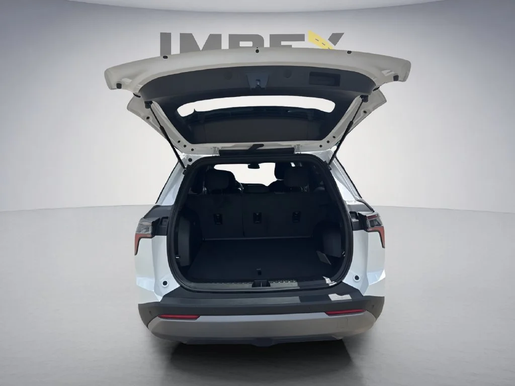 Used 2026 Summit White Chevrolet LT image 12