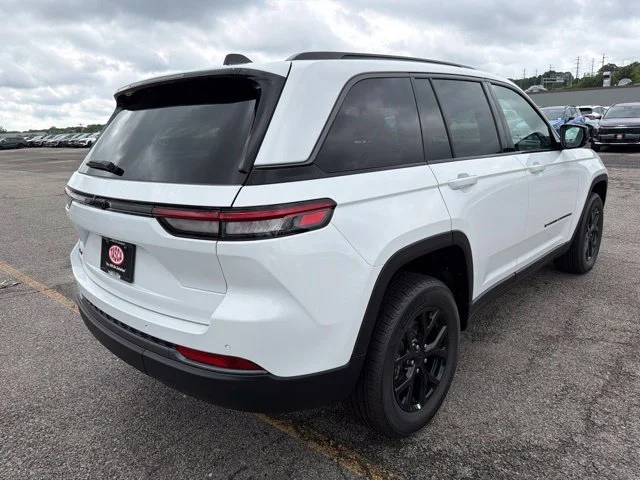 New 2026 White Jeep Altitude image 3