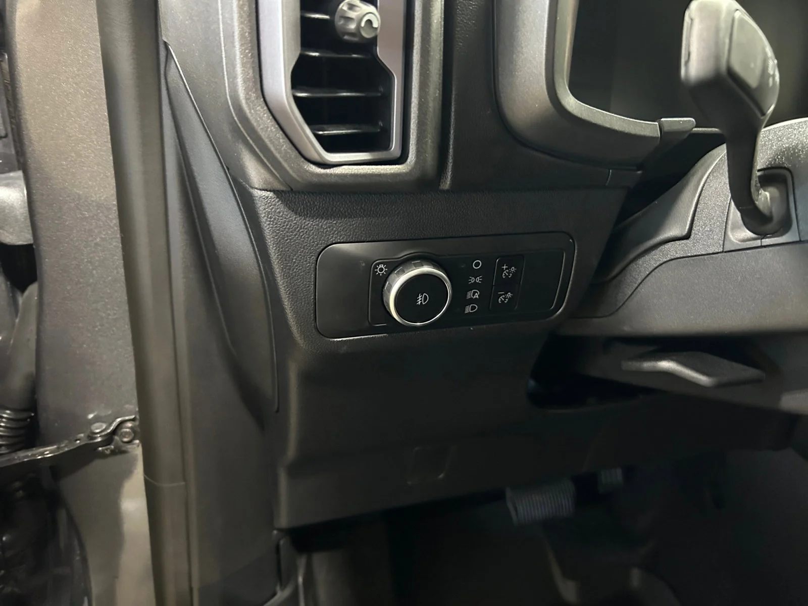 New 2026 Carbonized Grey Metallic Ford Outer Banks image 15
