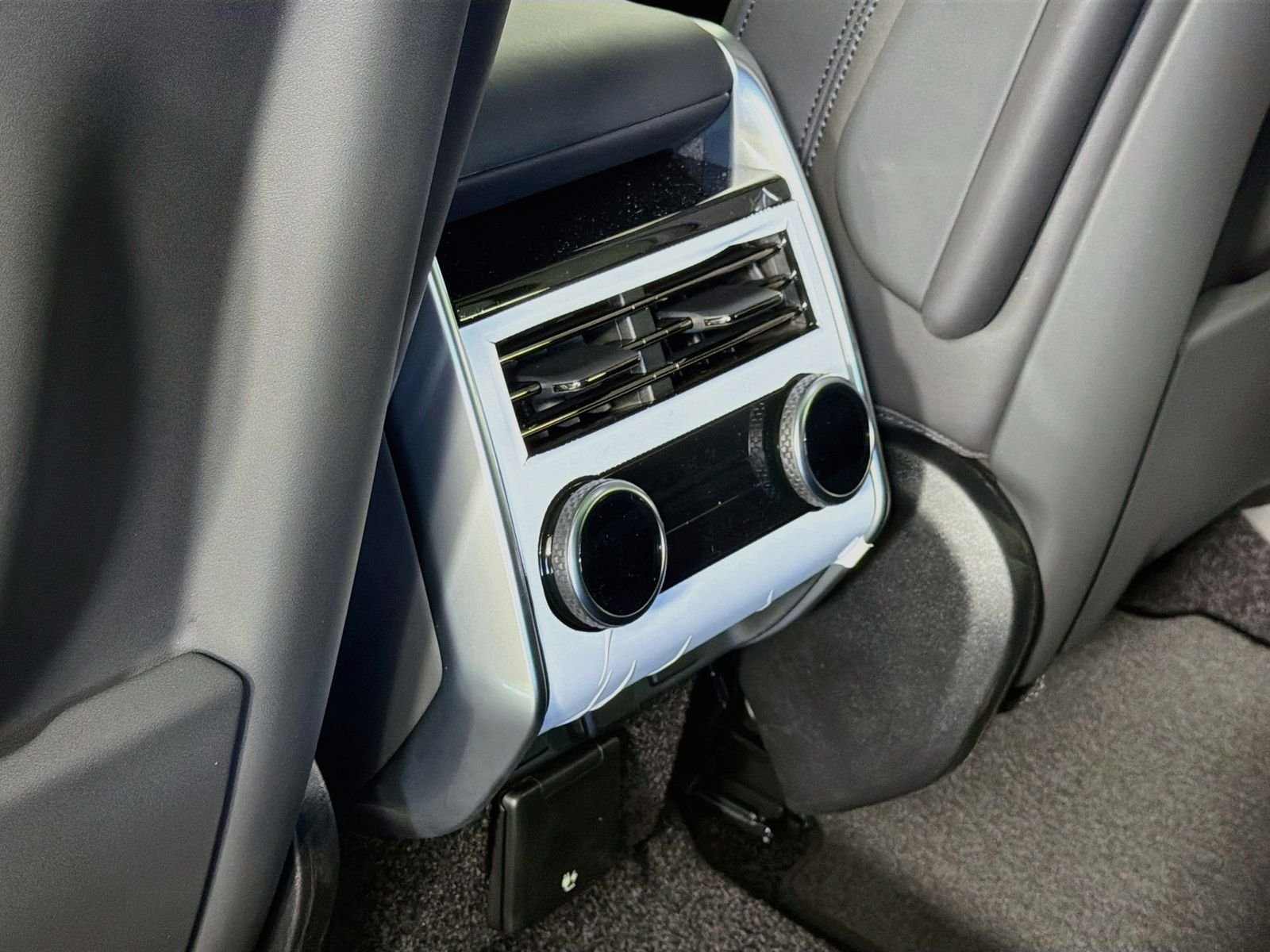 New 2026 Santorini Black LAND ROVER SE 7 Seats image 28
