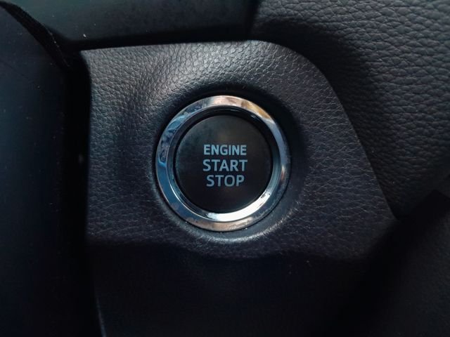 2024 Toyota RAV4 XLE - Photo 17