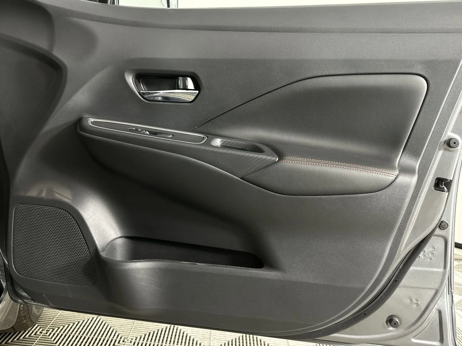 2025 Nissan Versa Sedan SR - Photo 31