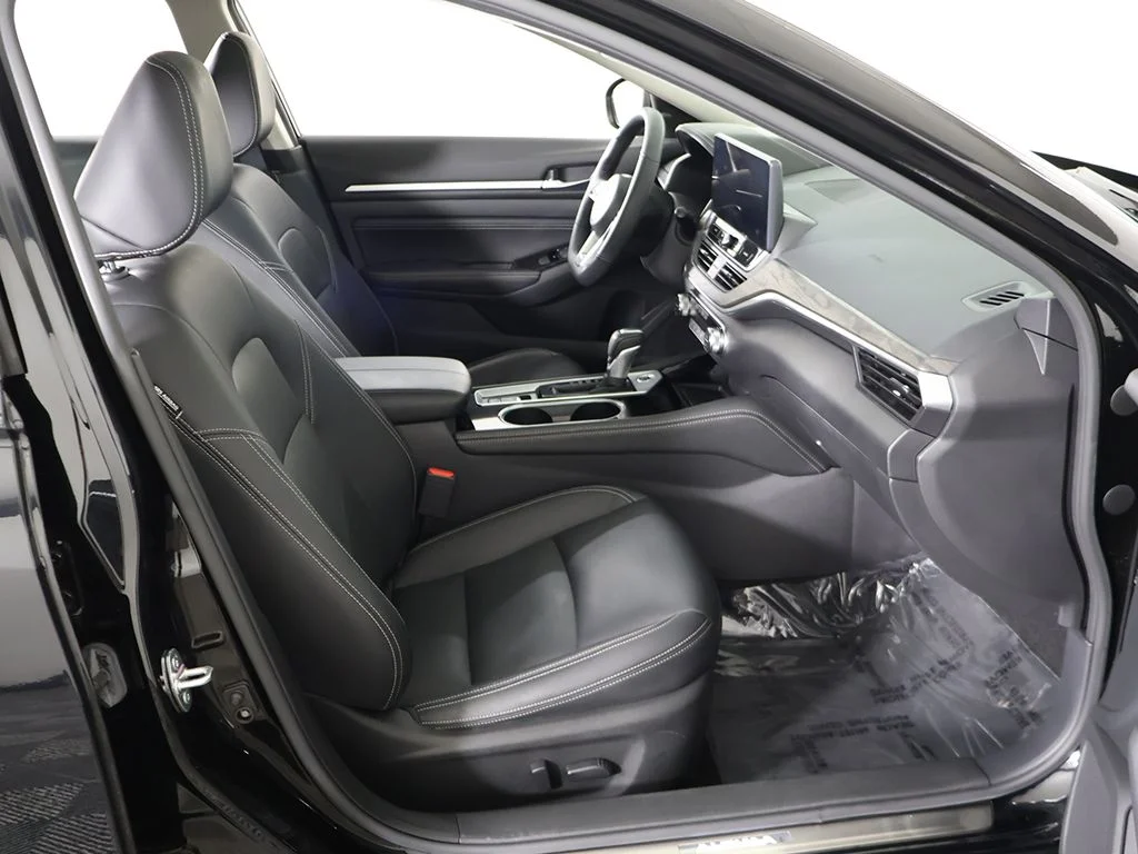 Used 2023 Black Nissan 2.5 SL image 31