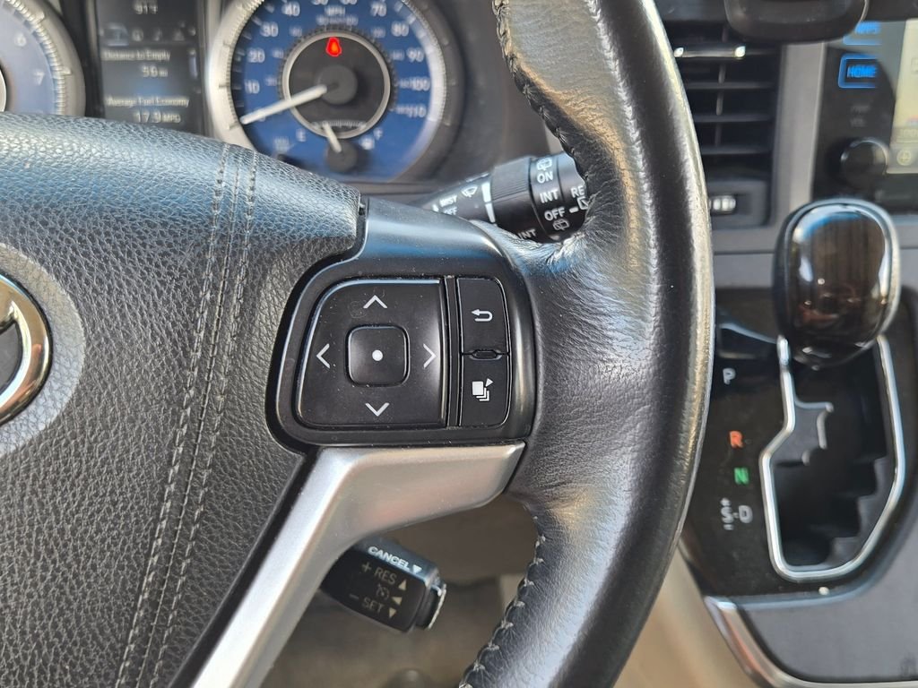 Used 2015 Black Toyota XLE image 27
