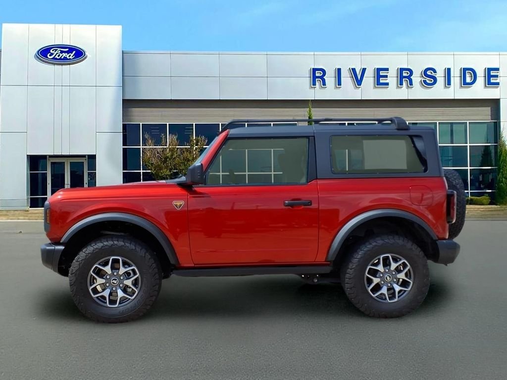 Used 2023 Hot Pepper Red Metallic Tinted Clearcoat Ford Badlands image 4