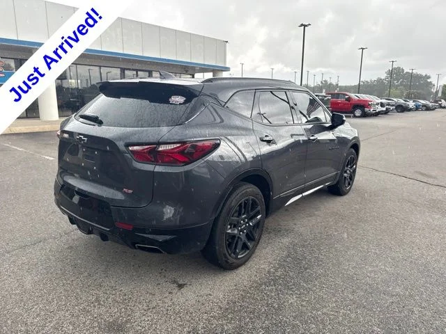 Used 2021 Gray Chevrolet RS image 3