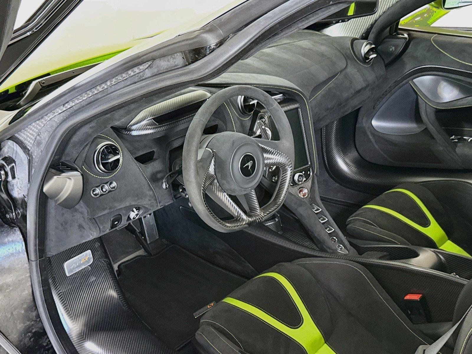 Used 2021 Lime Green McLaren Coupe image 13