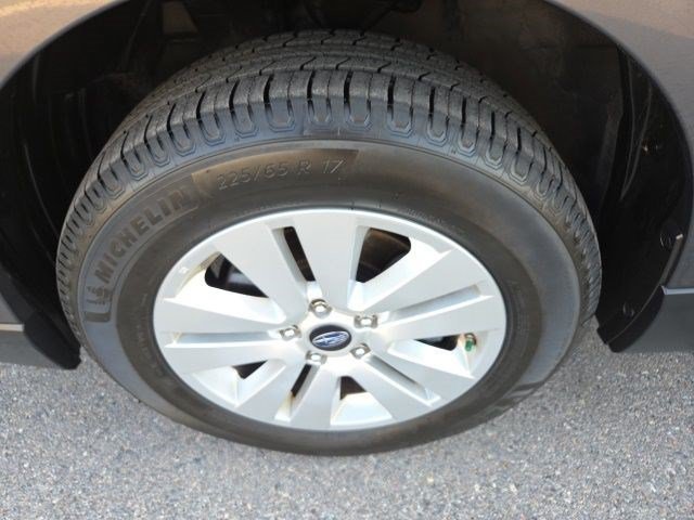 Used 2018 Magnetite Gray Metallic Subaru Premium image 23