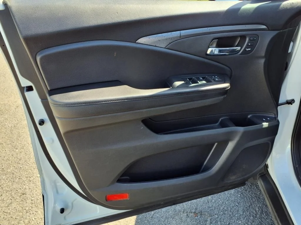 2022 Honda Pilot SE - Photo 14