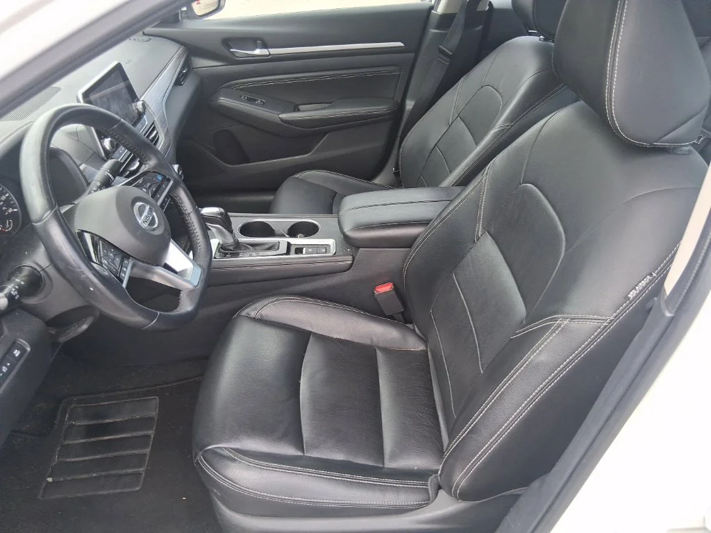 Used 2019 White Nissan 2.5 Platinum image 14