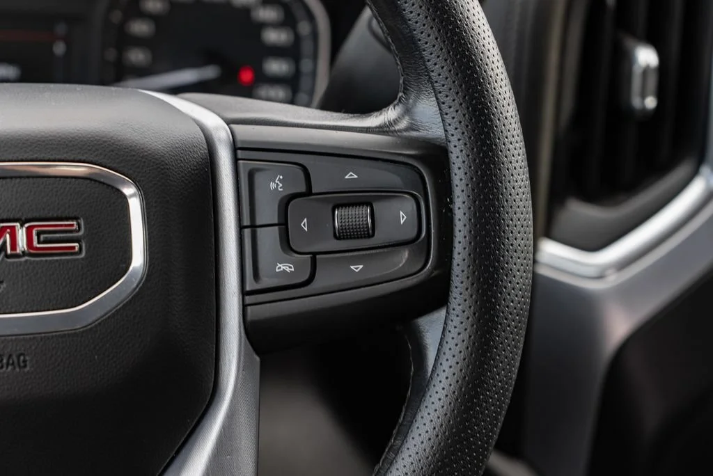 Used 2020 Quicksilver Metallic GMC SLE image 17