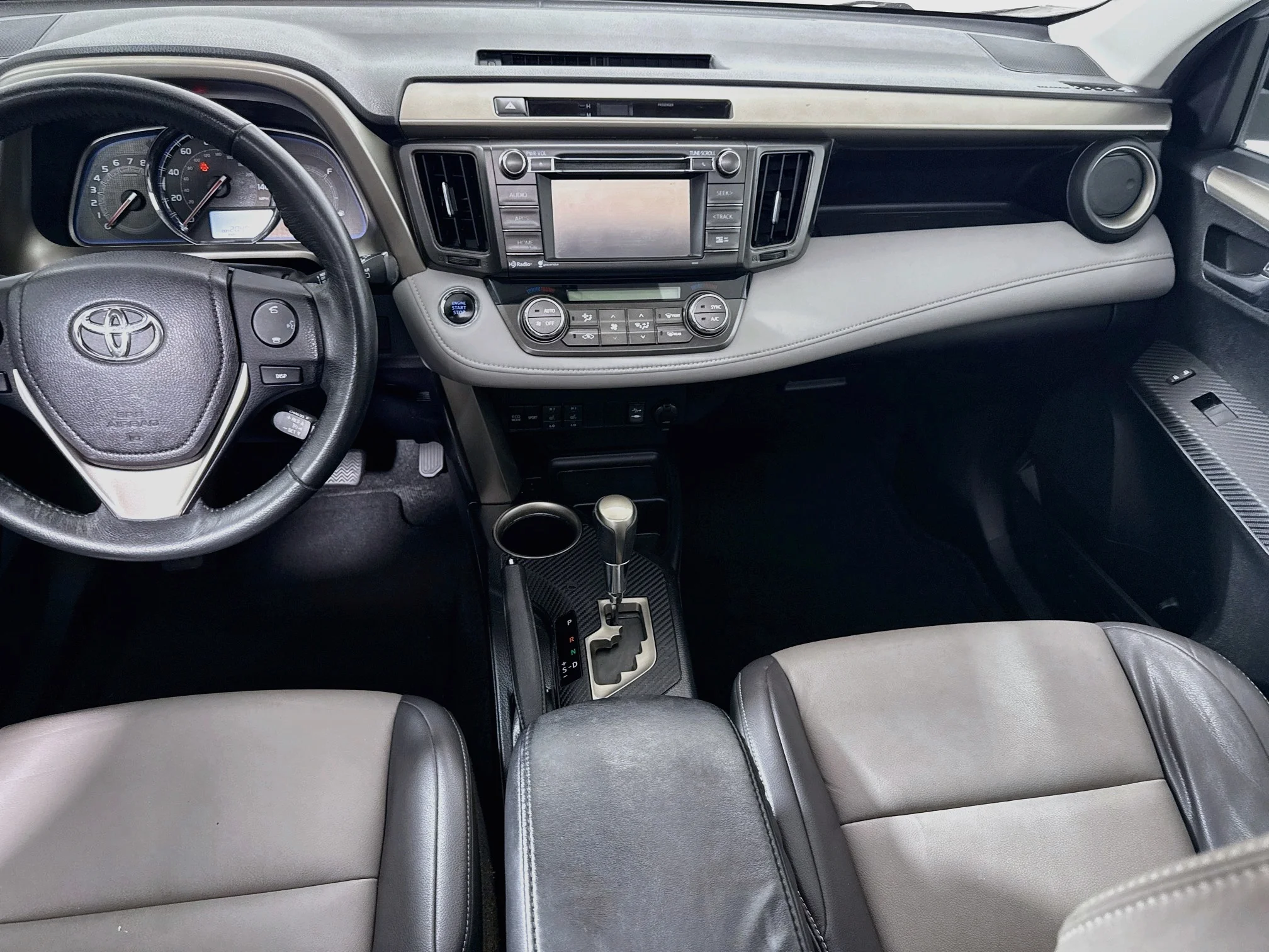 Used 2015 Classic Silver Metallic Toyota Limited image 23