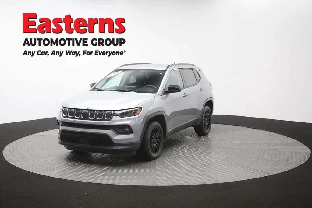 Used 2022 Silver Jeep Latitude image 53