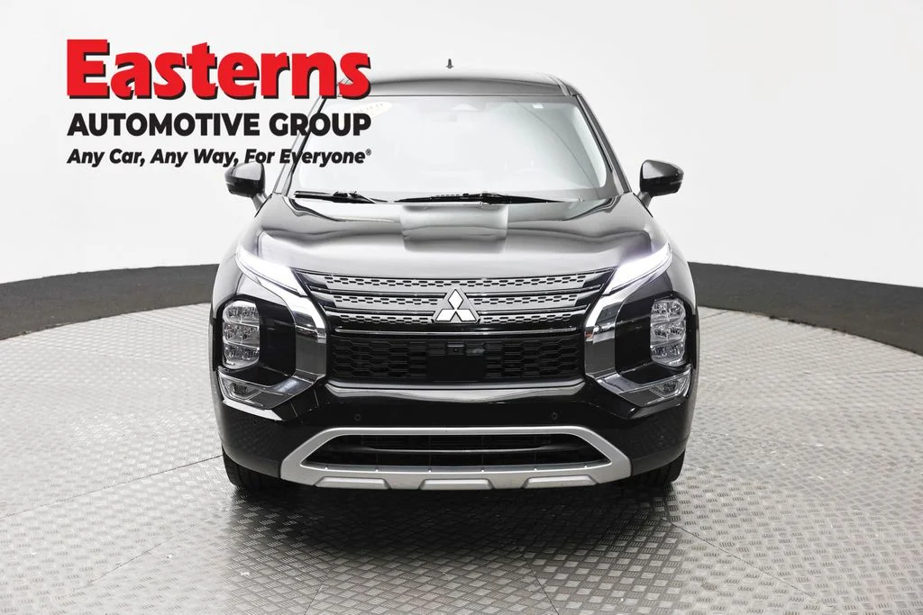 Used 2024 Black Mitsubishi SE image 2