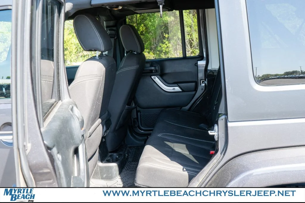Used 2018 Granite Crystal Metallic Clearcoat Jeep Unlimited Sahara image 15