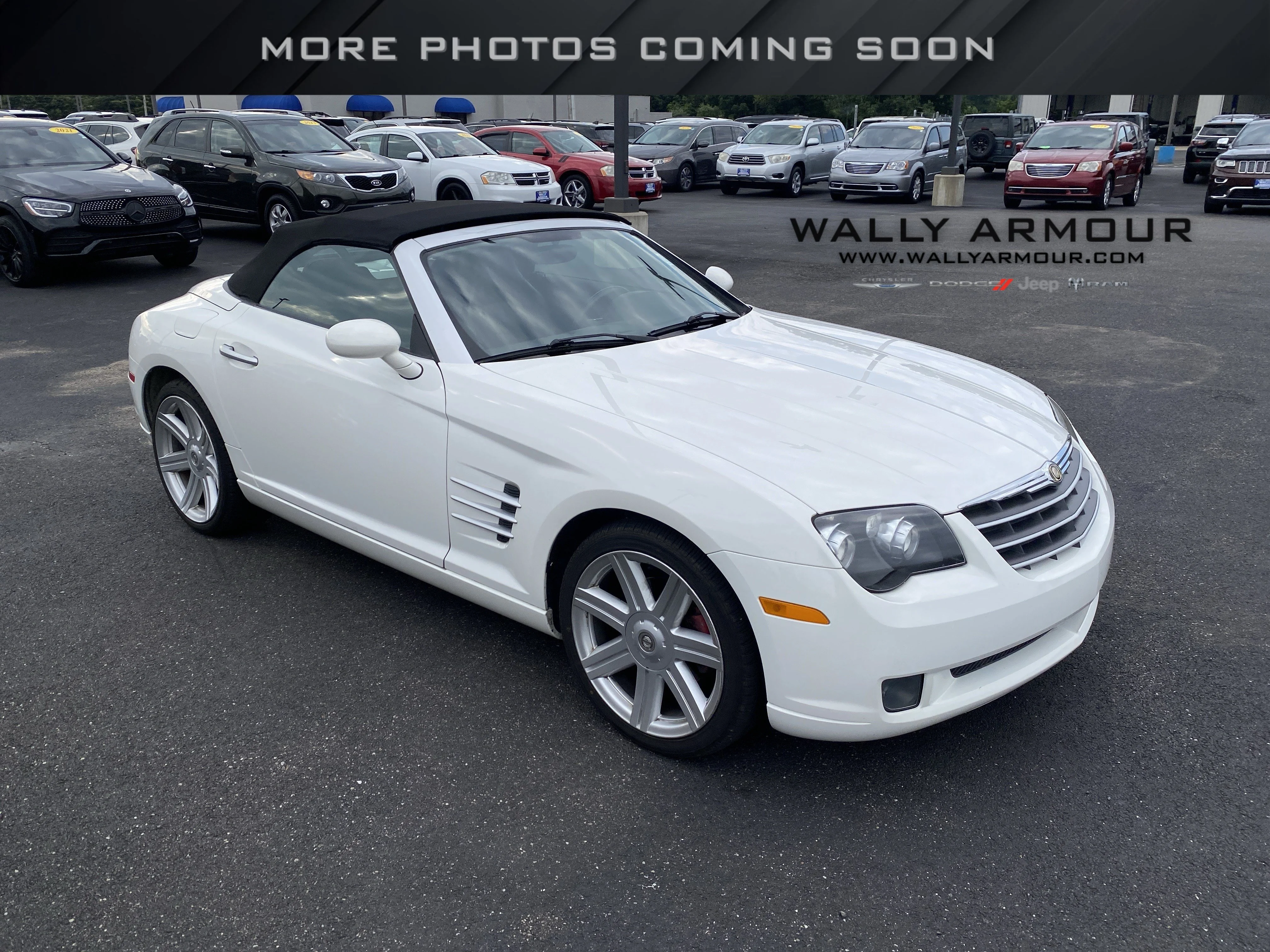 Used 2005 Alabaster Chrysler  image 1
