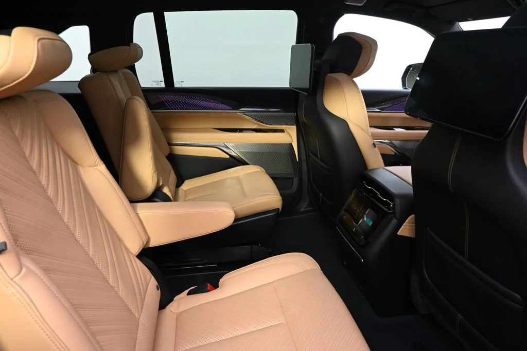 2025 Cadillac Escalade IQ Luxury 2 - Photo 18