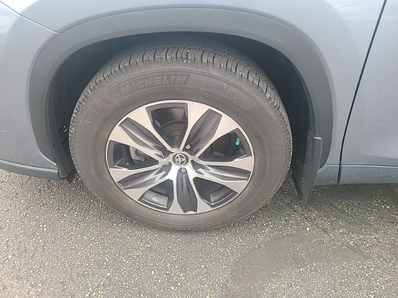 Used 2021  Toyota XLE image 10