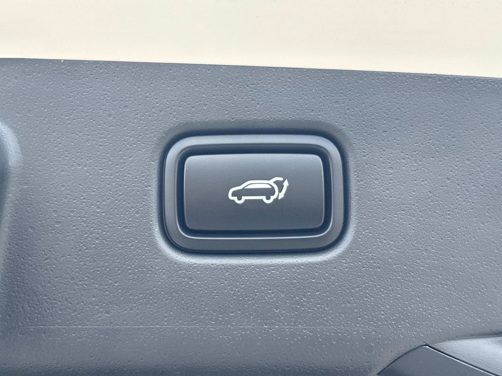 New 2026 Snow White Pearl Kia Wind image 13