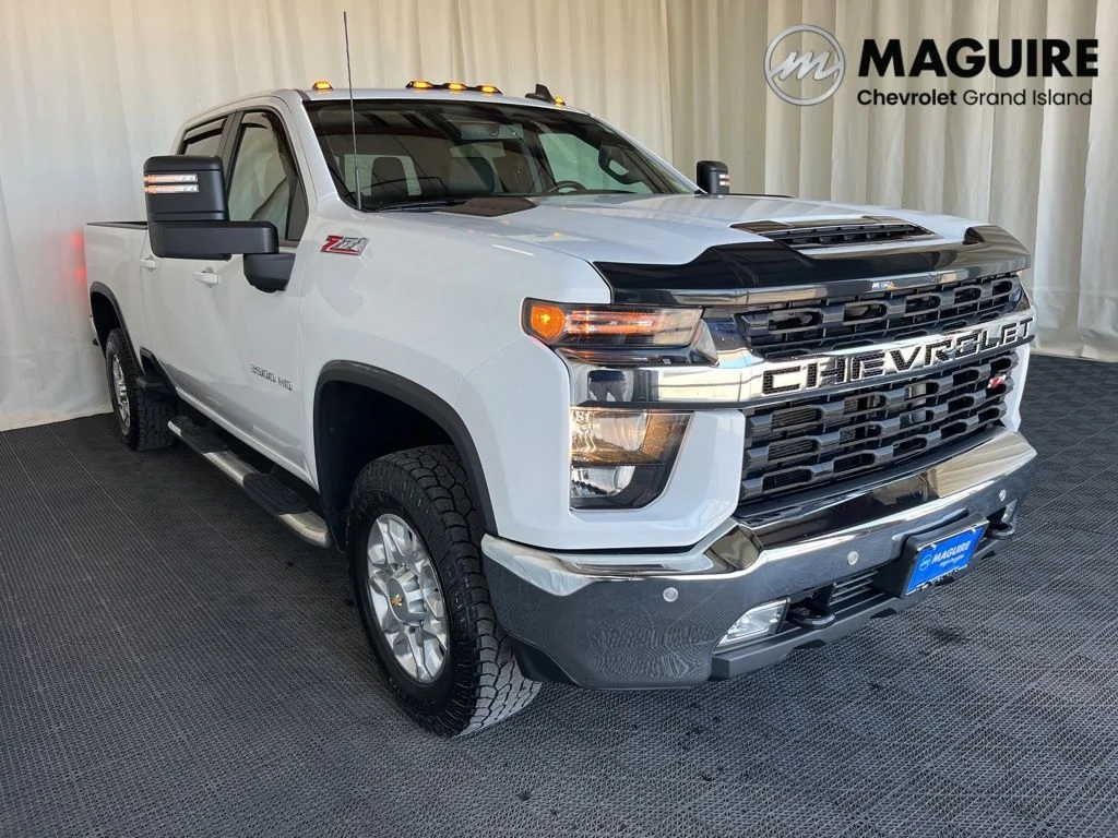 Used 2023 White Chevrolet LT image 27