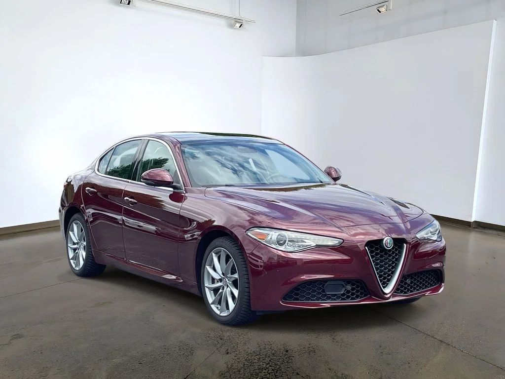 Used 2017 Red Metallic Alfa Romeo Base image 3