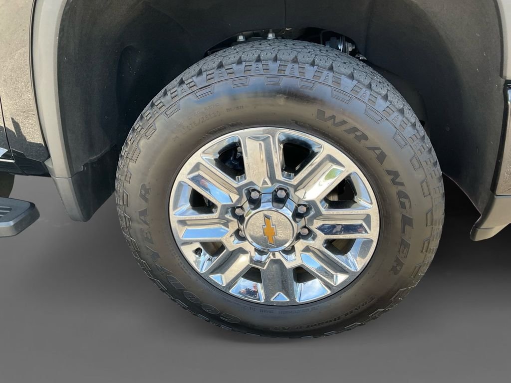 Used 2024 Black Chevrolet High Country image 14
