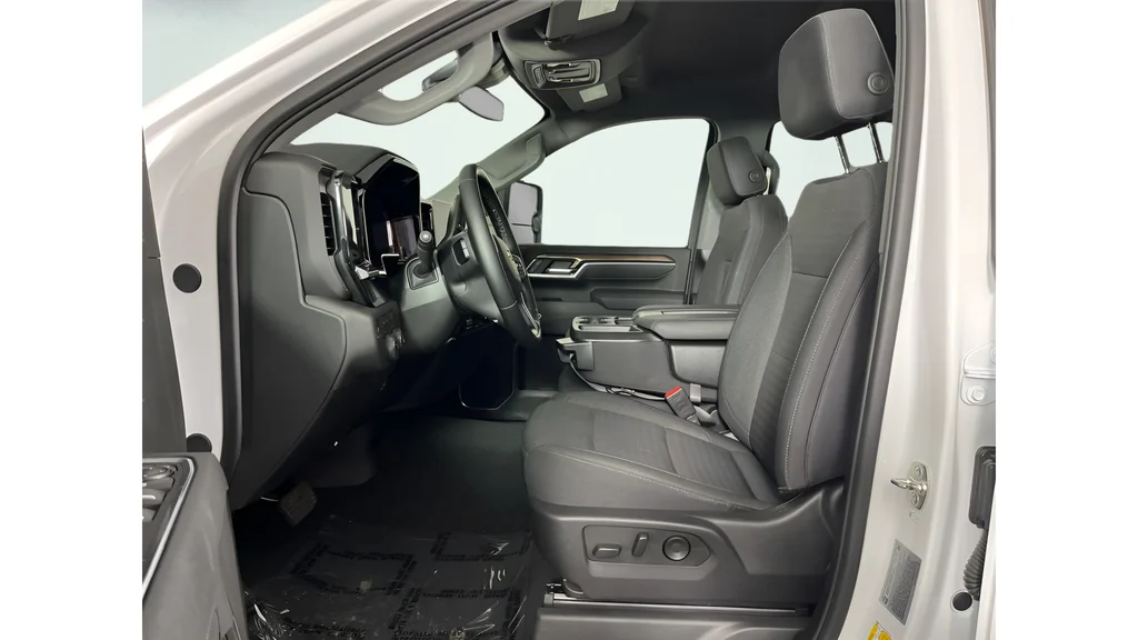 Used 2025 White Chevrolet LT image 10
