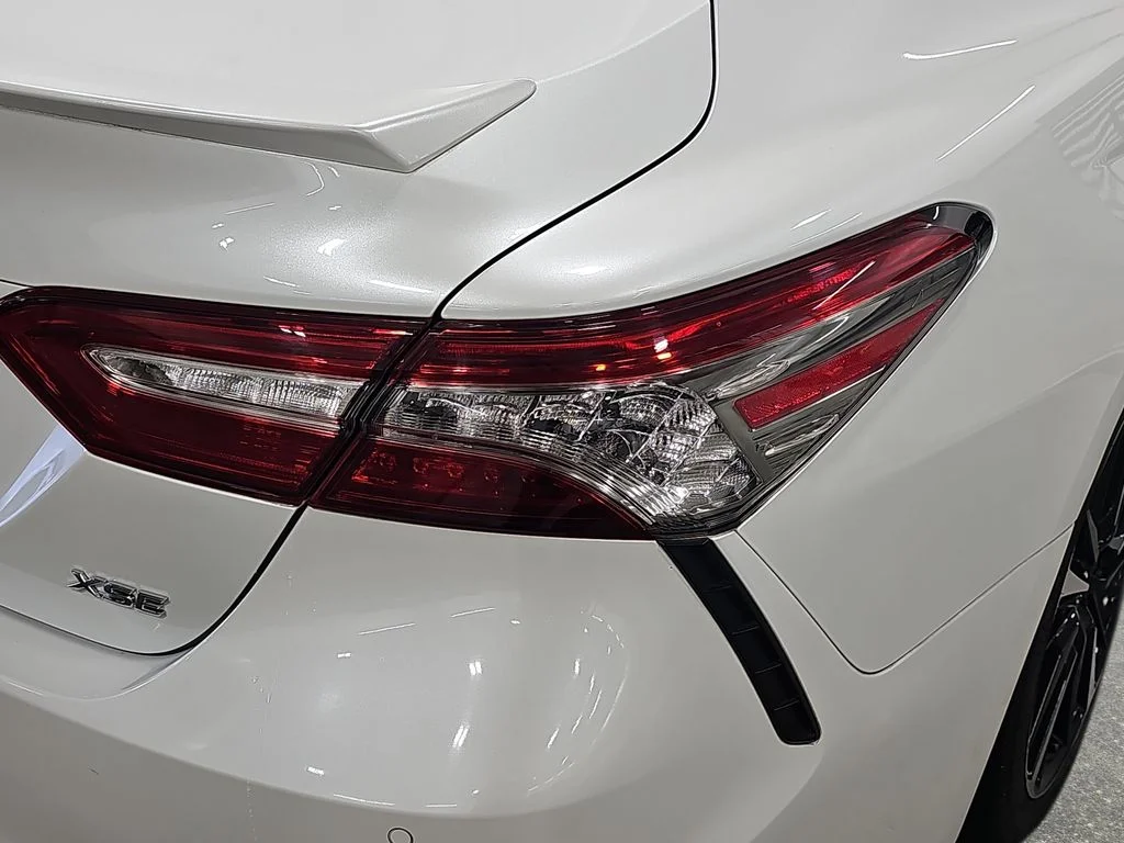 Used 2018 Beige Toyota XSE V6 image 34