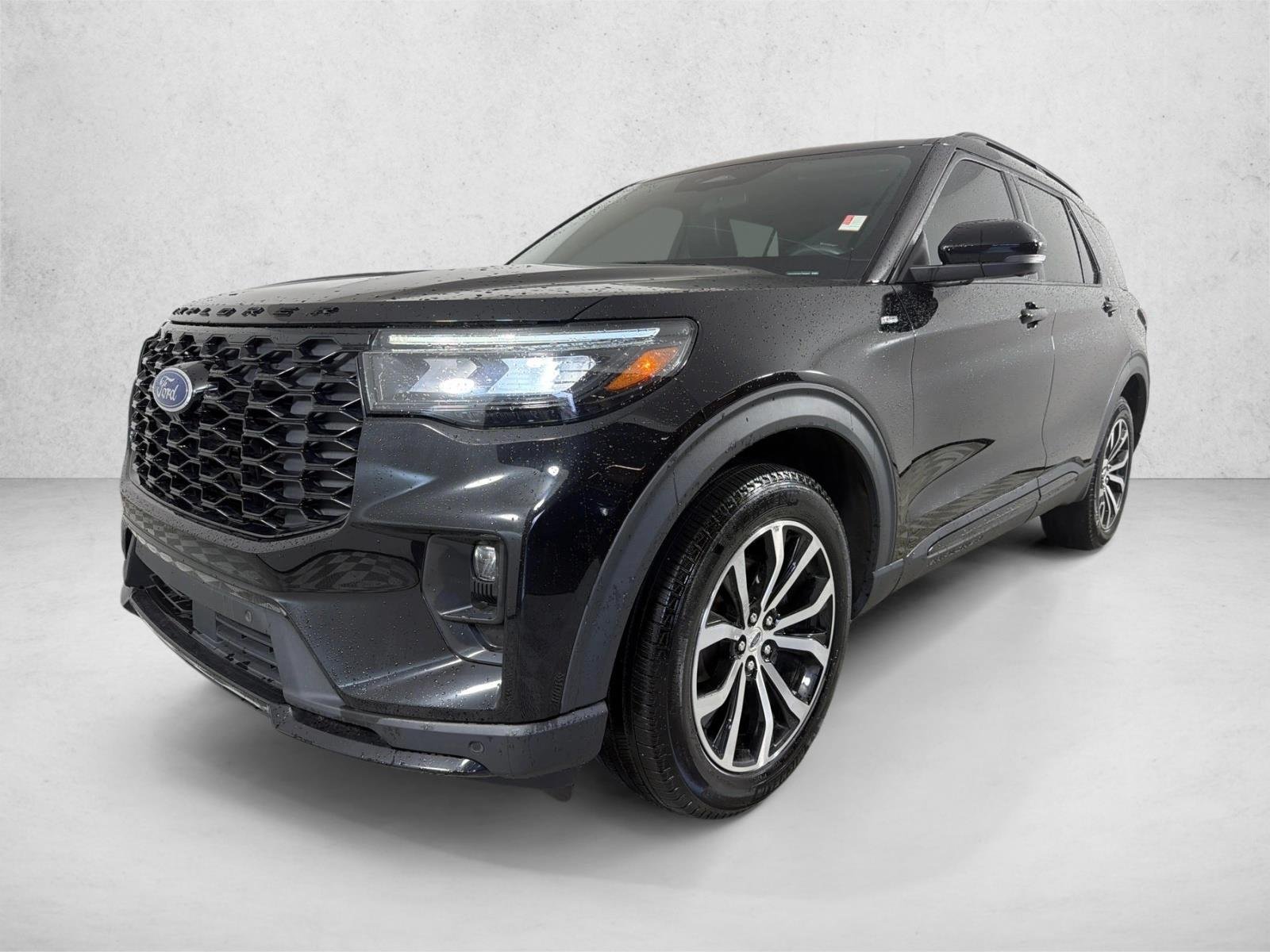 Used 2025 Agate Black Metallic Ford ST-Line image 8