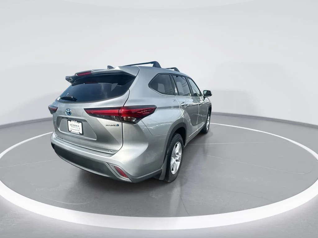 Used 2023 Silver Toyota LE image 8