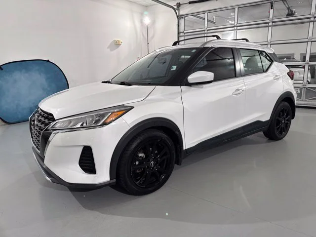 Used 2023 White Nissan SV image 3