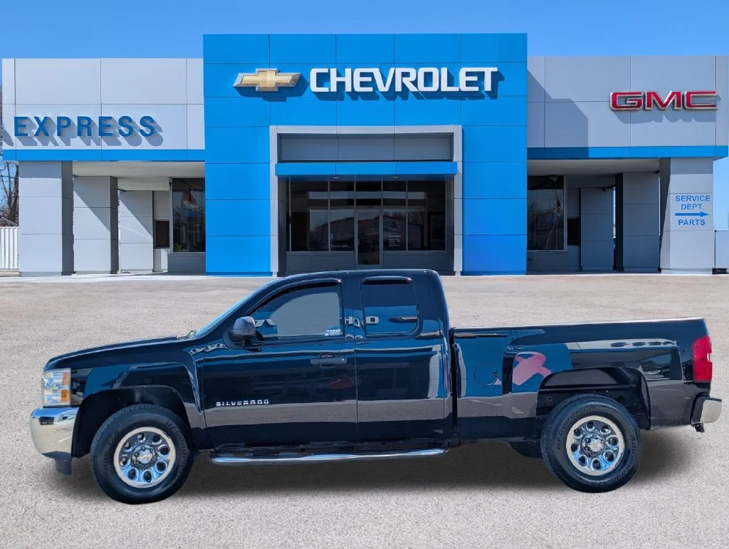 Used 2013 Black Chevrolet LS image 6