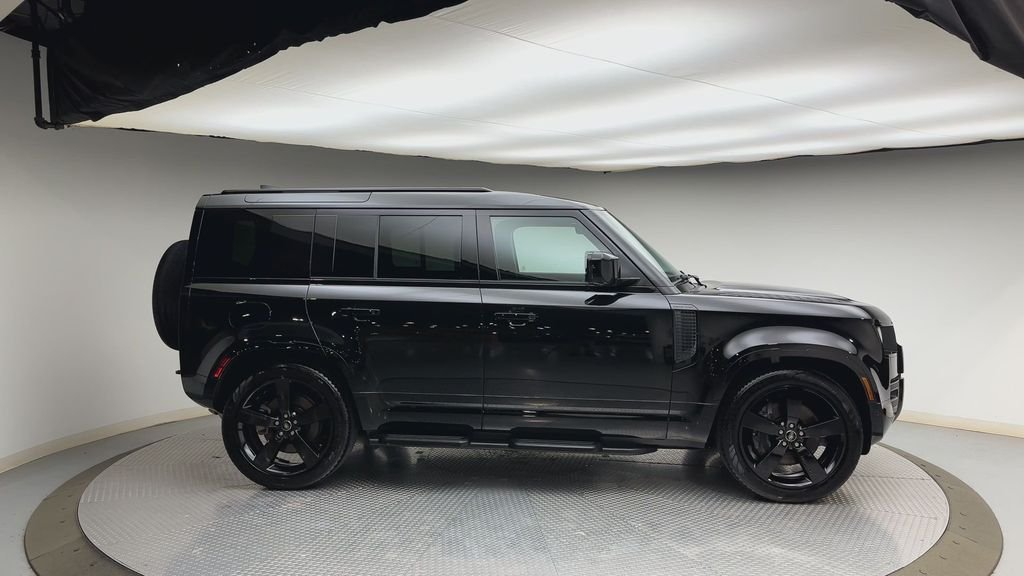 Used 2025 Santorini Black Metallic Land Rover X-Dynamic SE image 9