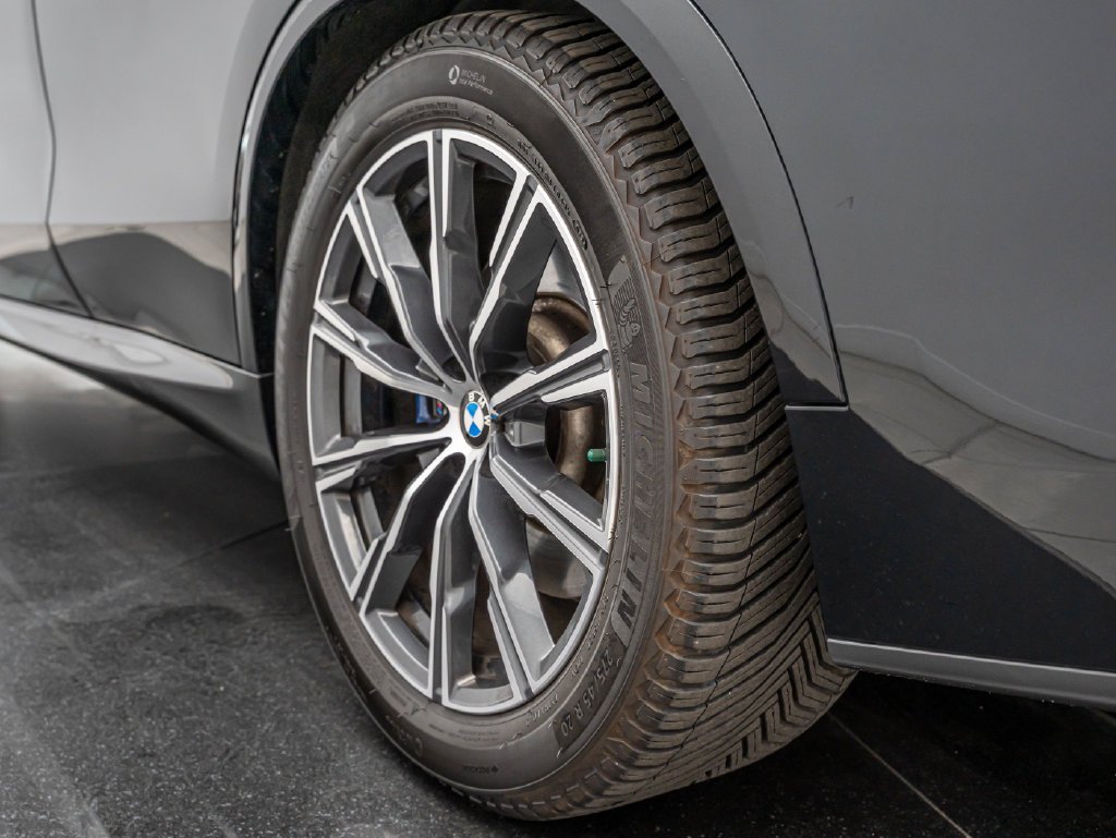 Used 2020 Black Sapphire Metallic BMW M50i image 56