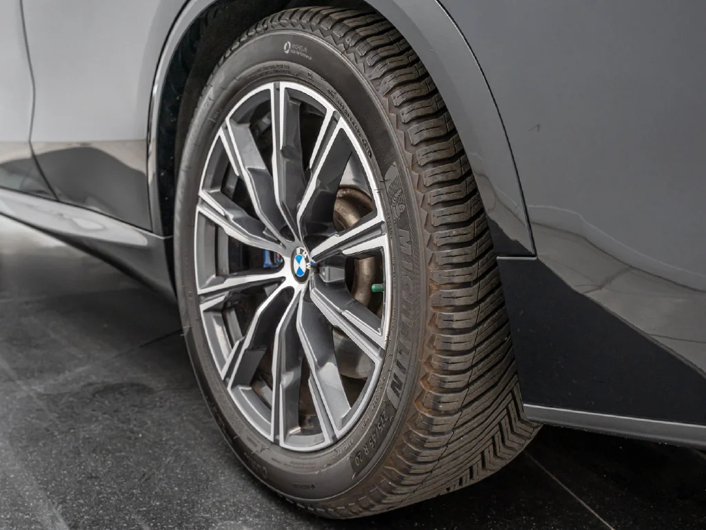 Used 2020 Black Sapphire Metallic BMW M50i image 56