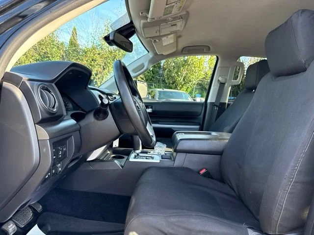 Used 2018 Midnight Black Metallic Toyota SR5 image 23