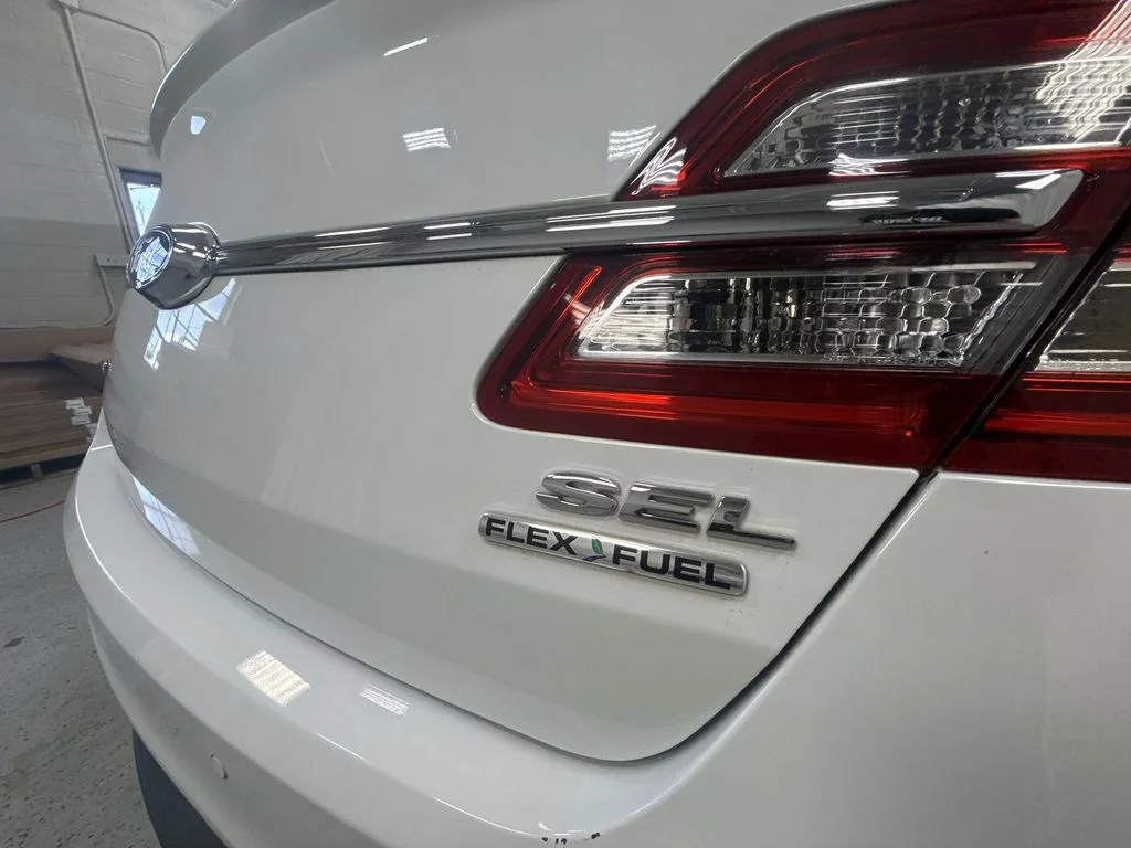 Used 2015 Oxford White Ford SEL image 41