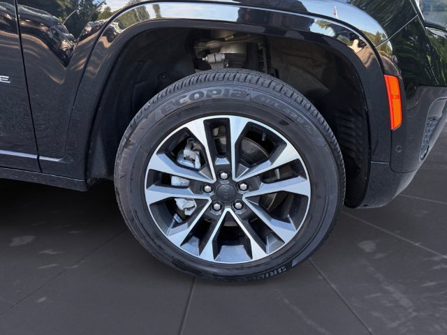 Used 2021 Diamond Black Crystal Pearlcoat Jeep Overland image 45