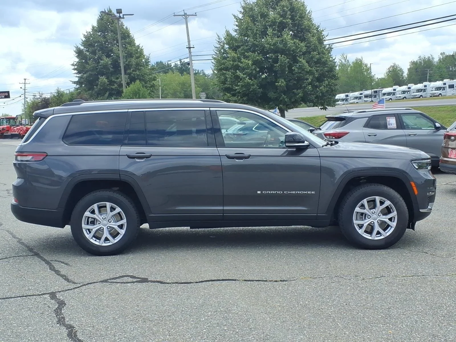 Used 2022 Gray Metallic Jeep Limited image 4