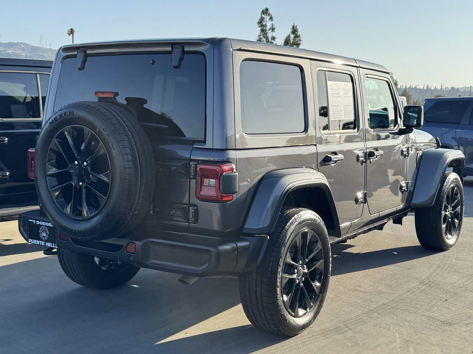 Certified Used 2025 Granite Crystal Metallic Clearcoat Jeep Sahara image 7