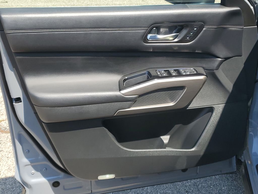 Used 2022 Solid Gray/Super Black Nissan Platinum image 10
