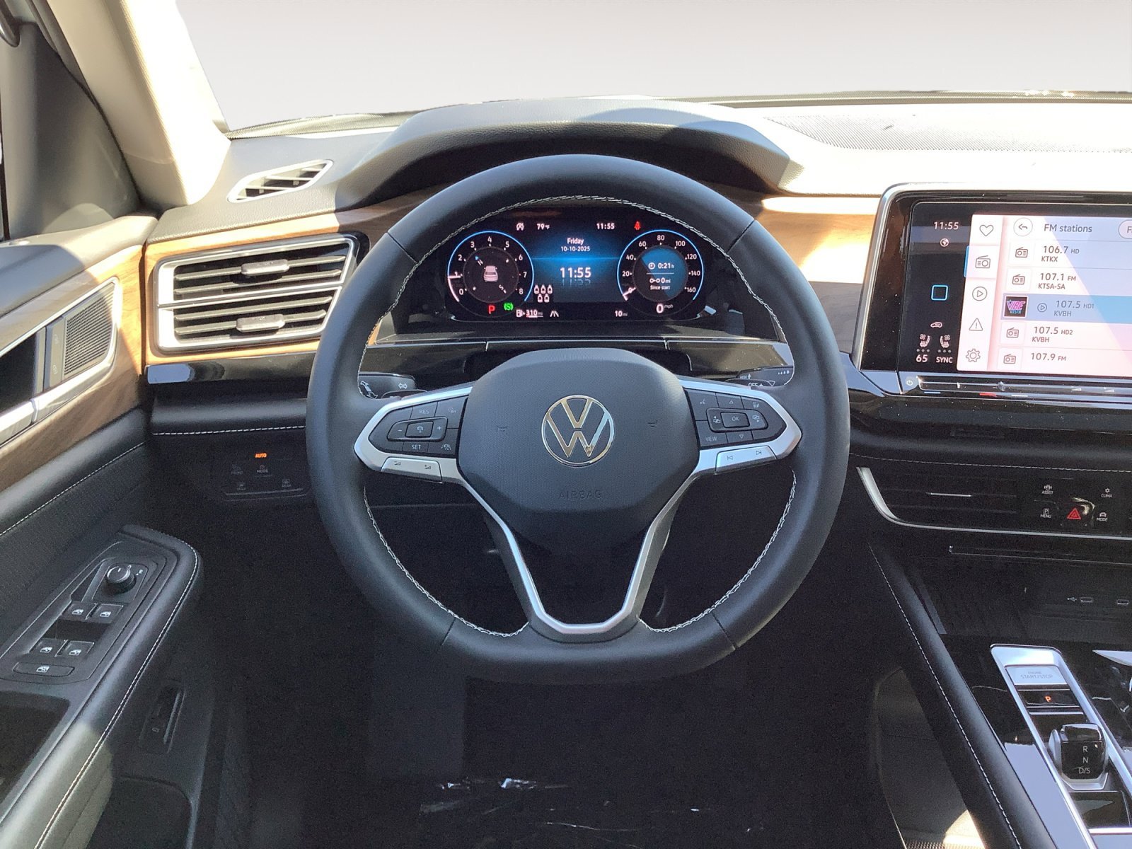 New 2026 Opal White Pearl Volkswagen 2.0T SE w/Technology image 15