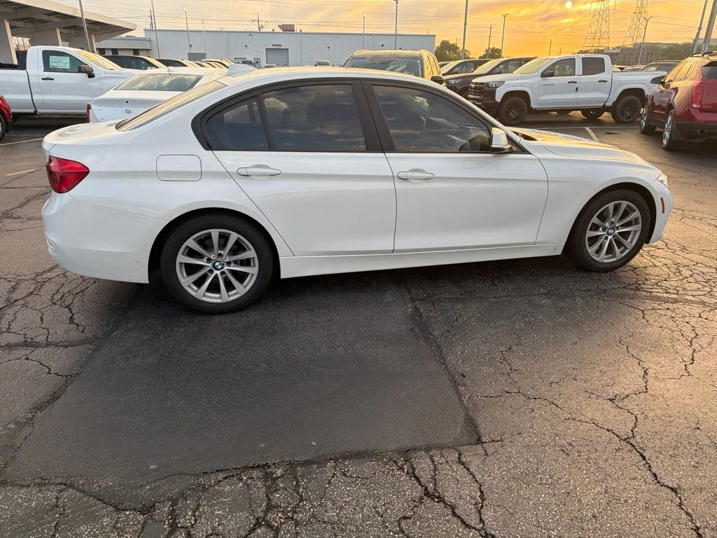 Used 2018 White BMW 320i xDrive image 5