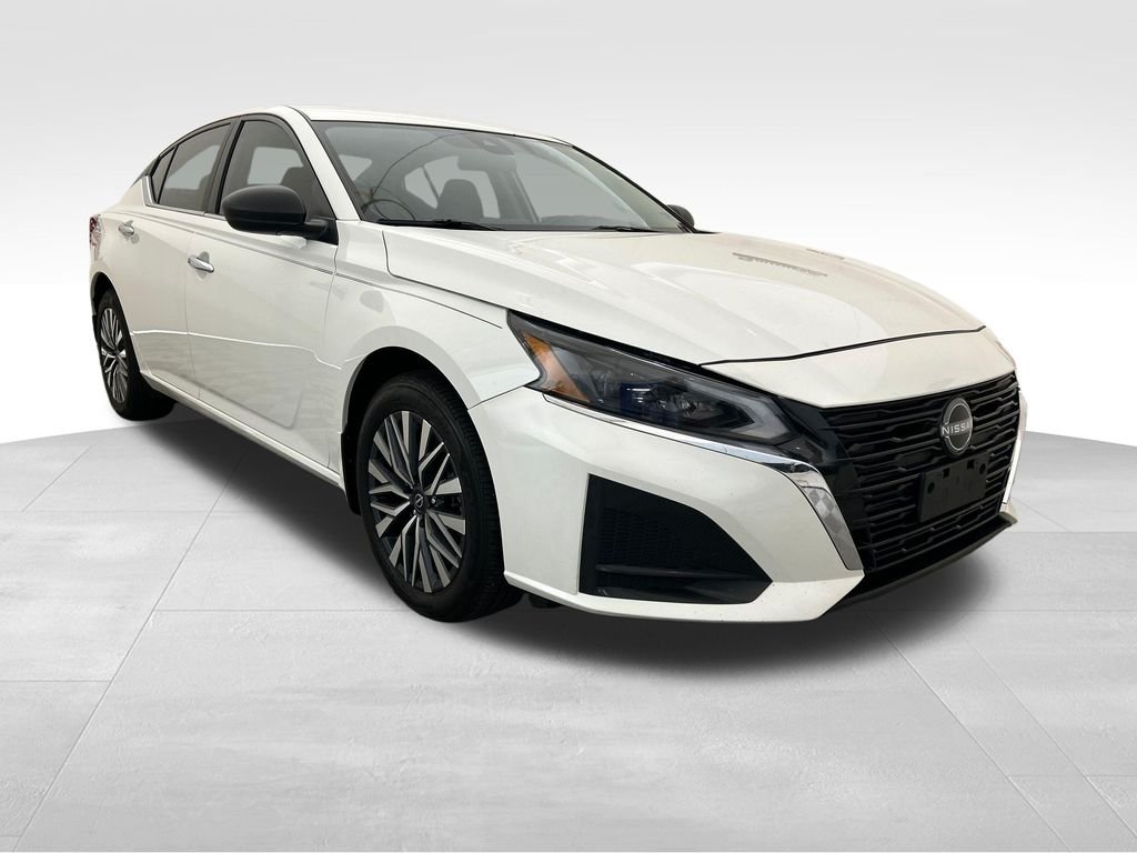 Used 2024 White Nissan 2.5 SV image 7