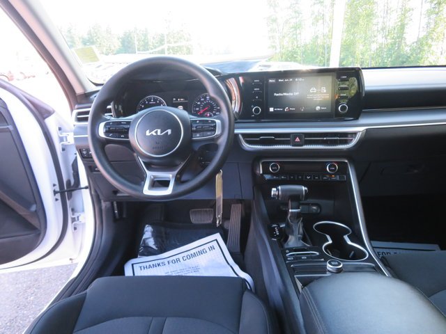 Used 2022 Glacial White Pearl Kia LX image 22