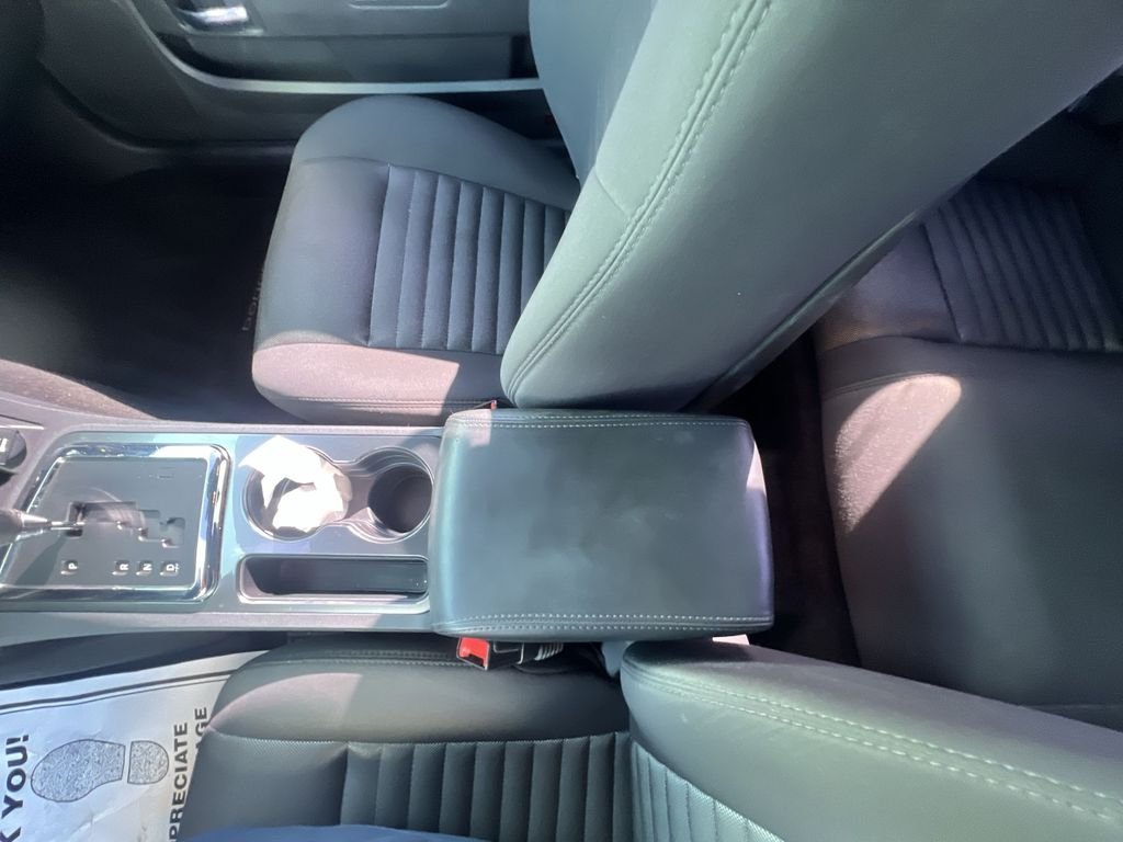 Used 2014 White Dodge SXT image 25