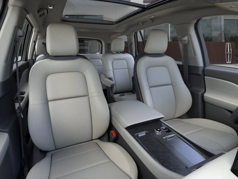 Used 2025 Pristine White Metallic Tri-Coat Lincoln Premiere image 10