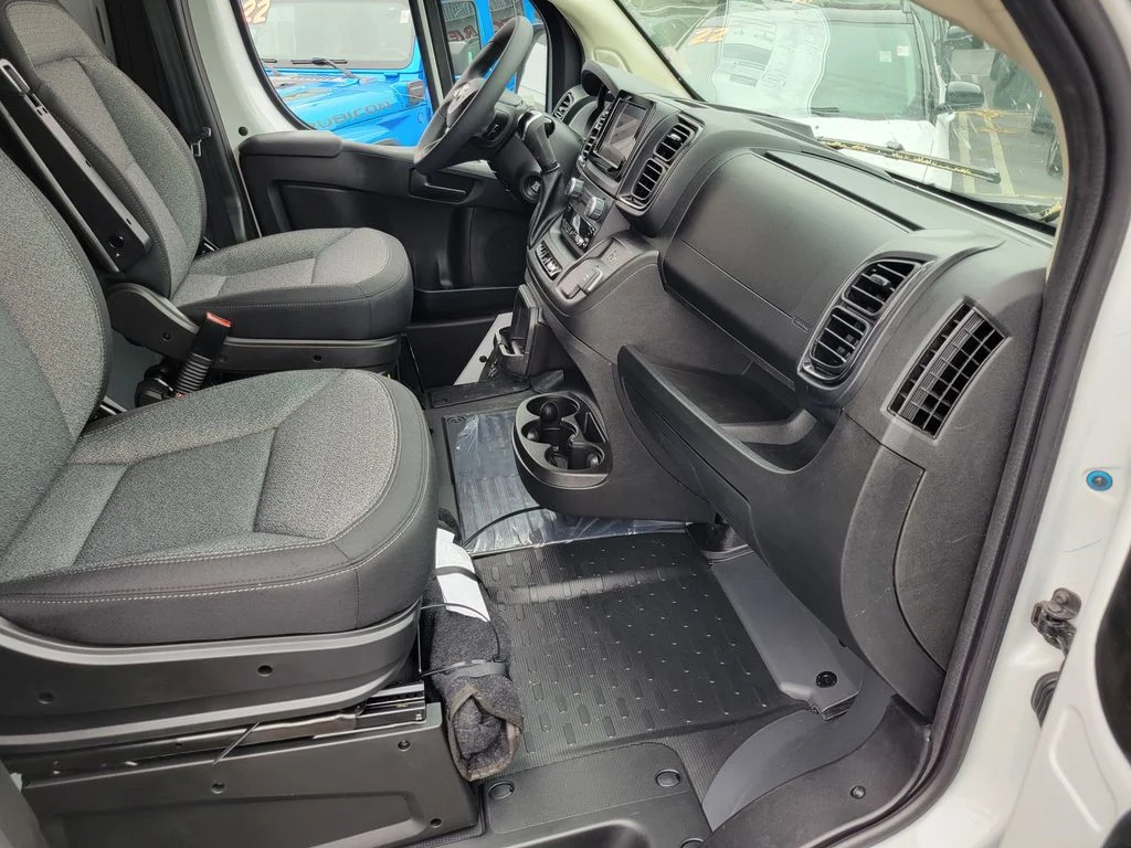 New 2026 Bright White Clear-Coat Exterior Paint RAM Low Roof image 13