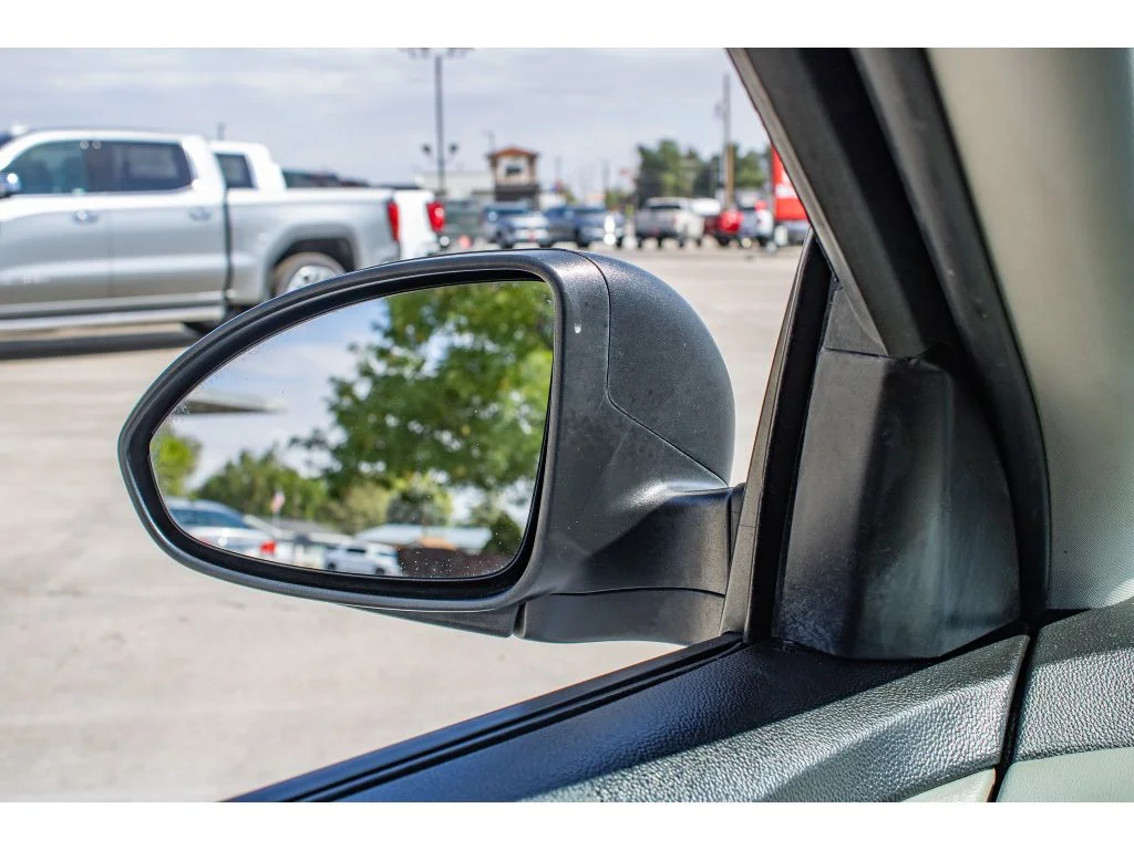 Used 2015 Summit White Chevrolet LS image 32