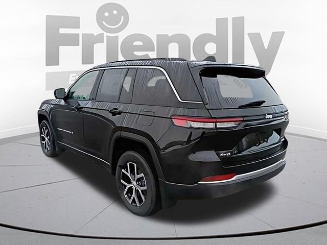 New 2026 Diamond Black Crystal Pearlcoat Jeep Limited image 3